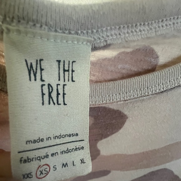 Free People-We The Free-pink camo short sleeve tee-XS-EUC! - Picture 3 of 4